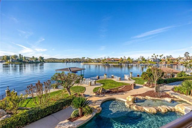 22250 Village Way, Canyon Lake, CA 92587