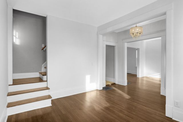 909 Marshall Avenue, Saint Paul, MN 55104