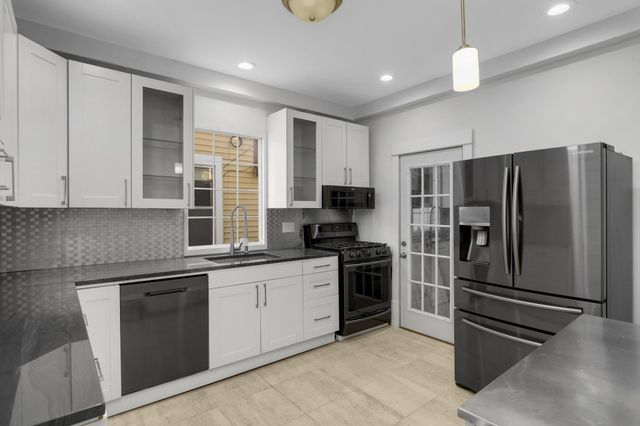 909 Marshall Avenue, Saint Paul, MN 55104