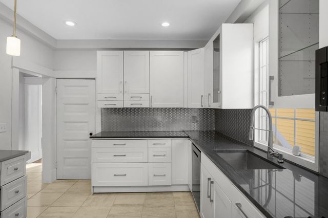 909 Marshall Avenue, Saint Paul, MN 55104