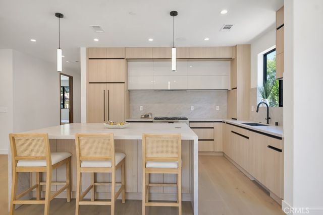 17534 Collins, Encino, CA 91316