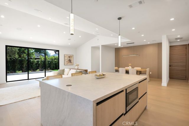 17534 Collins, Encino, CA 91316