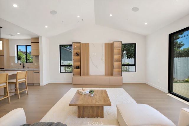 17534 Collins, Encino, CA 91316