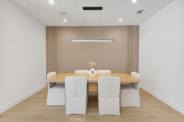 17534 Collins, Encino, CA 91316