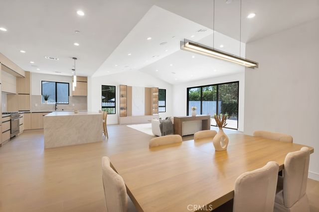 17534 Collins, Encino, CA 91316