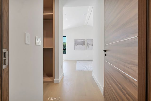 17534 Collins, Encino, CA 91316