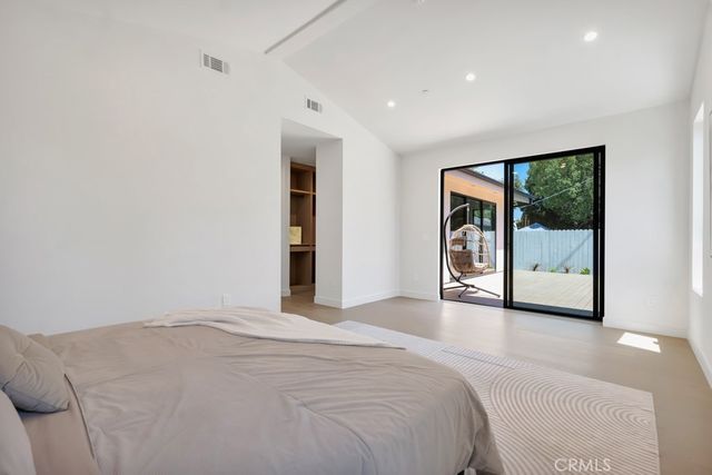 17534 Collins, Encino, CA 91316