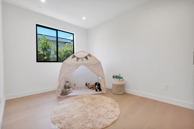 17534 Collins, Encino, CA 91316