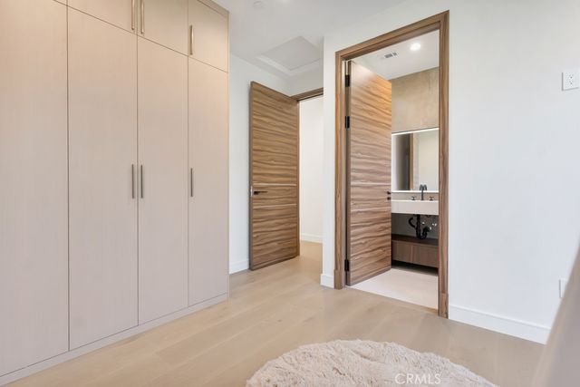 17534 Collins, Encino, CA 91316