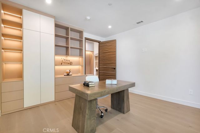 17534 Collins, Encino, CA 91316