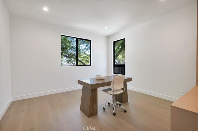17534 Collins, Encino, CA 91316