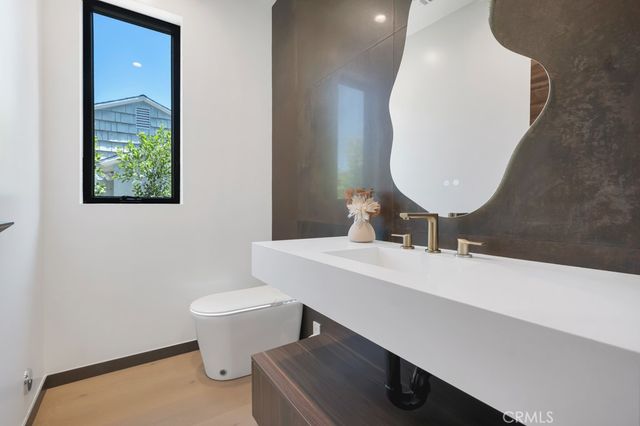 17534 Collins, Encino, CA 91316