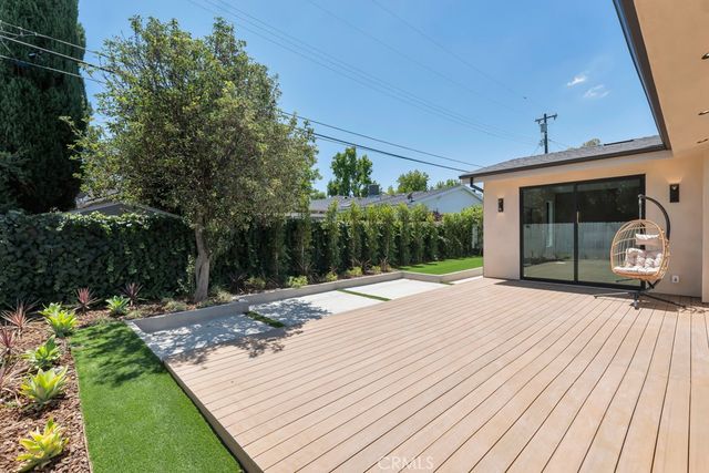 17534 Collins, Encino, CA 91316