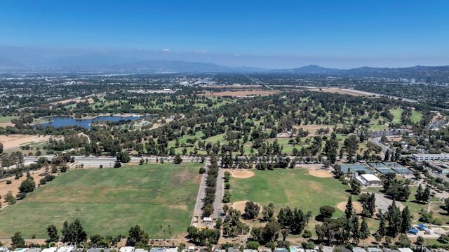 17534 Collins, Encino, CA 91316