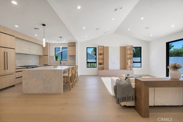 17534 Collins, Encino, CA 91316