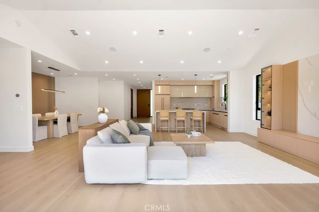 17534 Collins, Encino, CA 91316