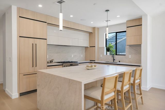 17534 Collins, Encino, CA 91316