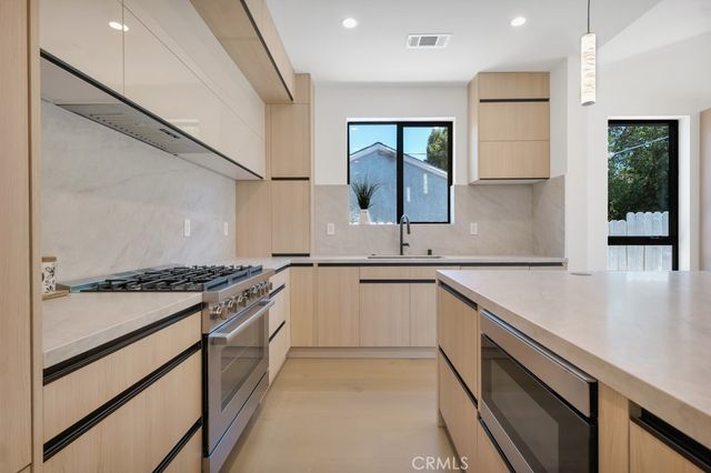 17534 Collins, Encino, CA 91316