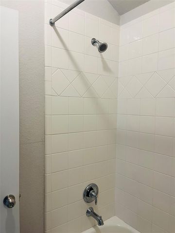 2406 Sandlewood Trail Lane, Houston, TX 77014