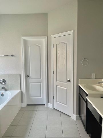 2406 Sandlewood Trail Lane, Houston, TX 77014