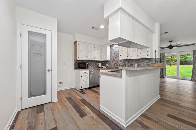 10720 Royal Forest Drive, Conroe, TX 77303