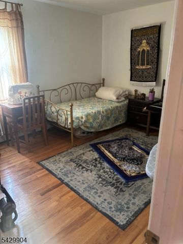 110 Coolidge St, Linden City, NJ 07036