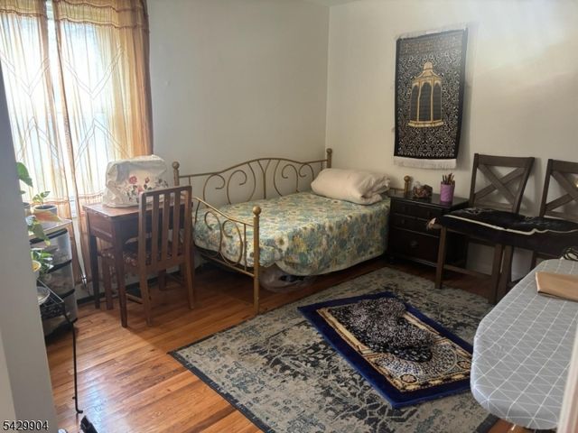 110 Coolidge St, Linden City, NJ 07036