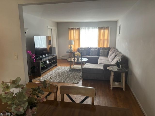 110 Coolidge St, Linden City, NJ 07036
