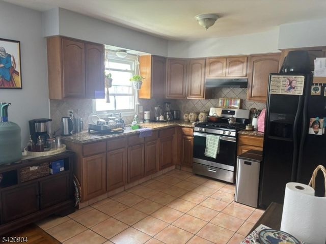 110 Coolidge St, Linden City, NJ 07036