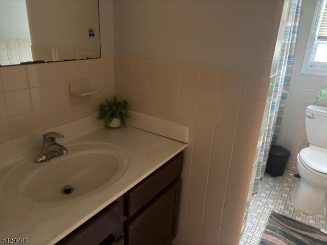 110 Coolidge St, Linden City, NJ 07036