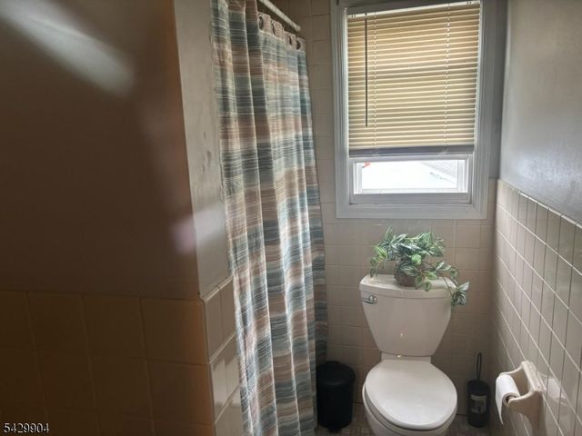 110 Coolidge St, Linden City, NJ 07036