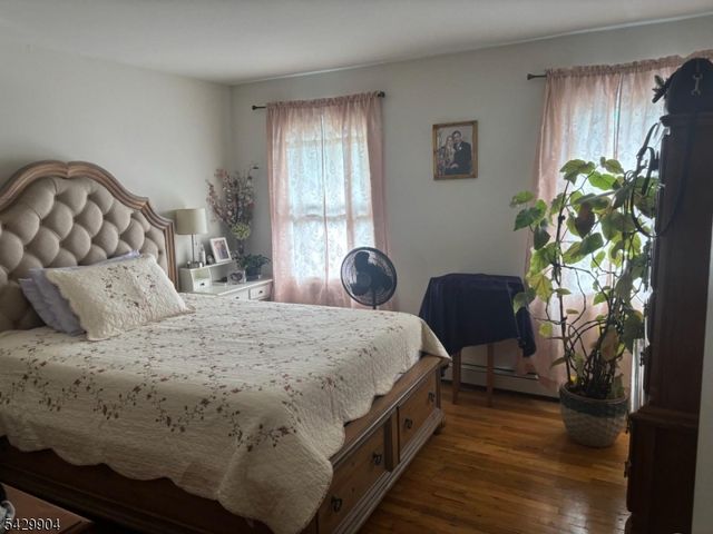 110 Coolidge St, Linden City, NJ 07036