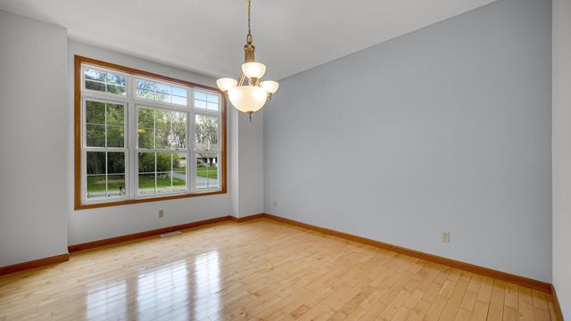 440 Oak Breeze Drive, Valparaiso, IN 46383