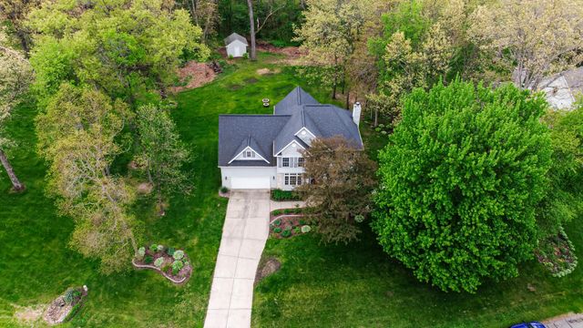 440 Oak Breeze Drive, Valparaiso, IN 46383