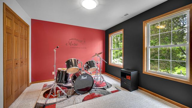 440 Oak Breeze Drive, Valparaiso, IN 46383