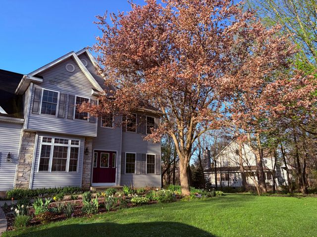 440 Oak Breeze Drive, Valparaiso, IN 46383