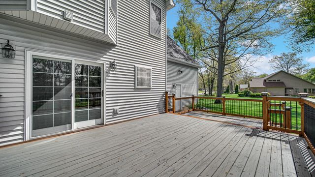 440 Oak Breeze Drive, Valparaiso, IN 46383