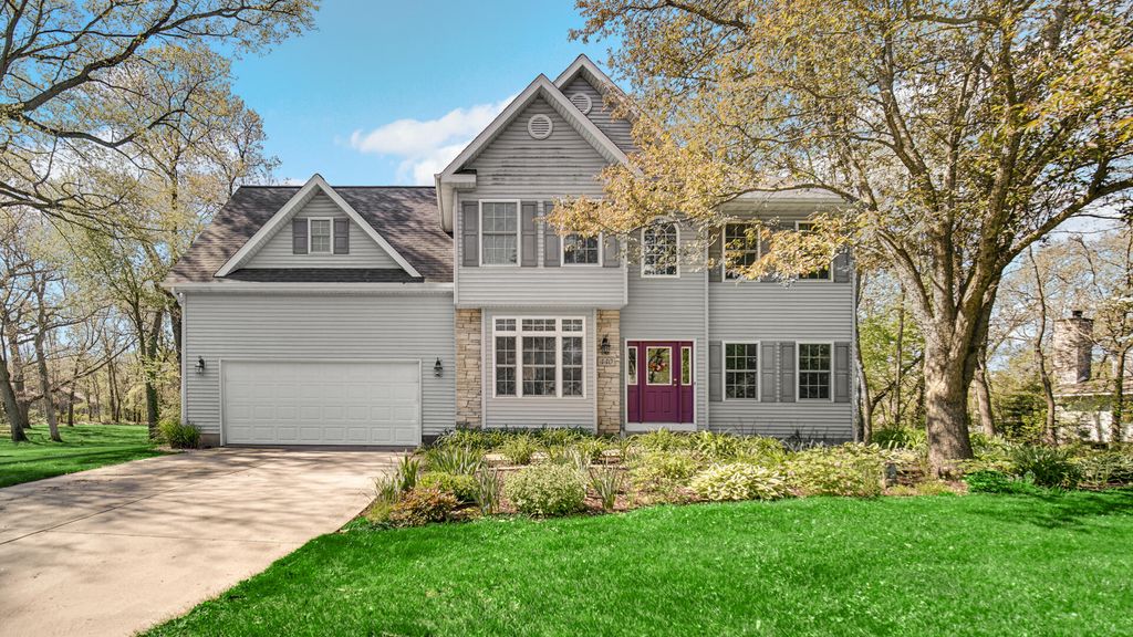 440 Oak Breeze Drive, Valparaiso, IN 46383