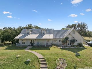 817 Usener Rd, Fredericksburg, TX 78624