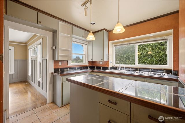 10115 15th Avenue S, Seattle, WA 98168
