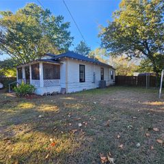 1304 S 5th Street, Bonham, TX 75418