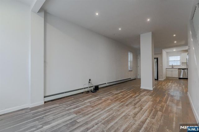 562 18th Street, Newark, NJ 07103