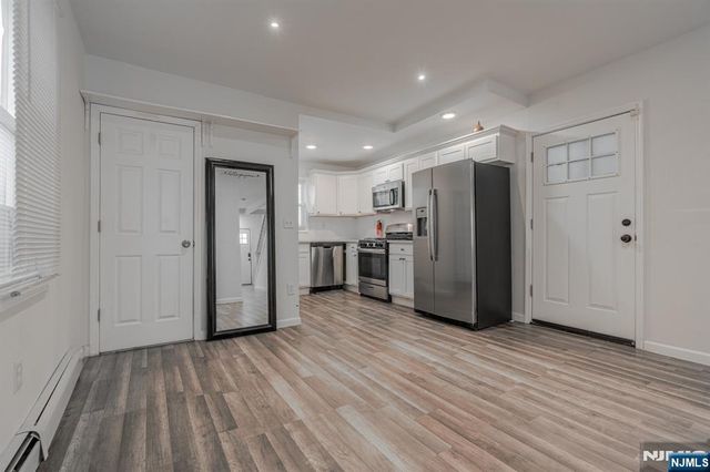 562 18th Street, Newark, NJ 07103