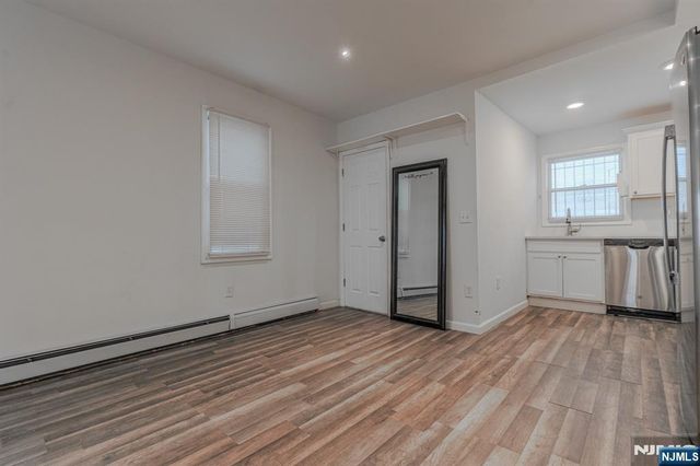 562 18th Street, Newark, NJ 07103