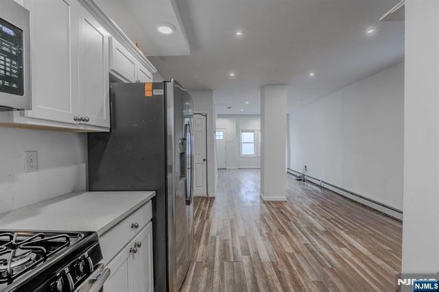 562 18th Street, Newark, NJ 07103