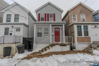 562 18th Street, Newark, NJ 07103