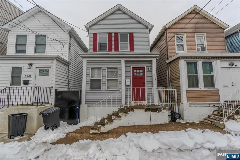 562 18th Street, Newark, NJ 07103