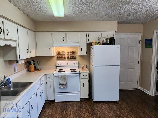 809 Oxford Lane, Hinesville, GA 31313