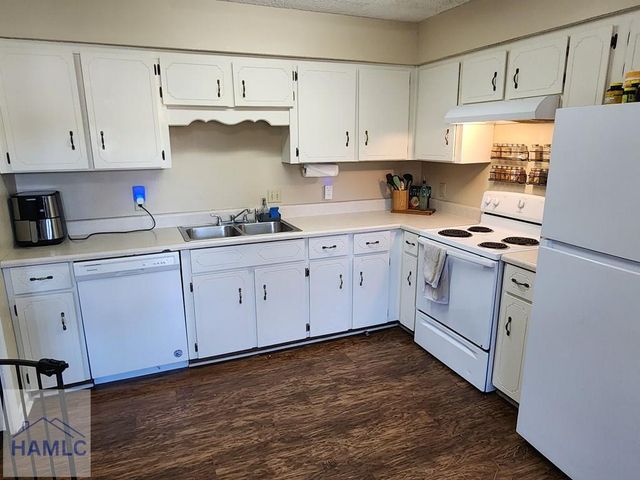 809 Oxford Lane, Hinesville, GA 31313