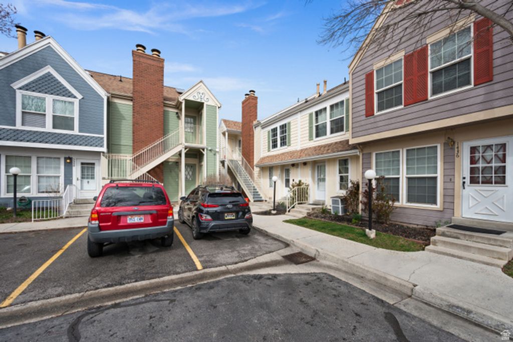 Image 2 of property listing at 1444 W BEACON HILL CIR #174, Taylorsville, UT 84123